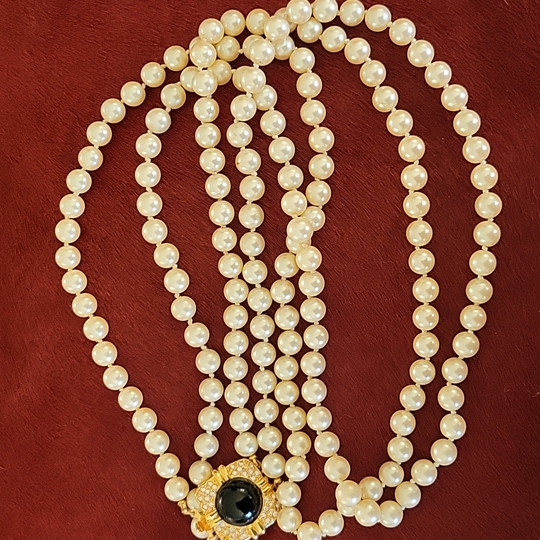 Vtg Joan Rivers Faux Pearl Necklace 56$
